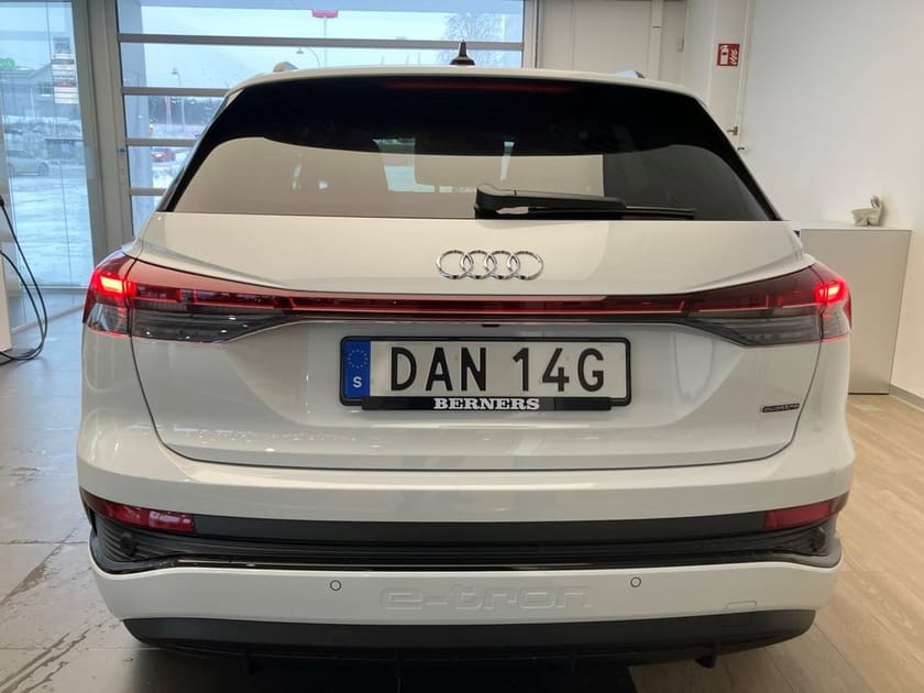 Bild 5 av Audi Q4 45 e-tron quattro quattro, S-line, svart optik