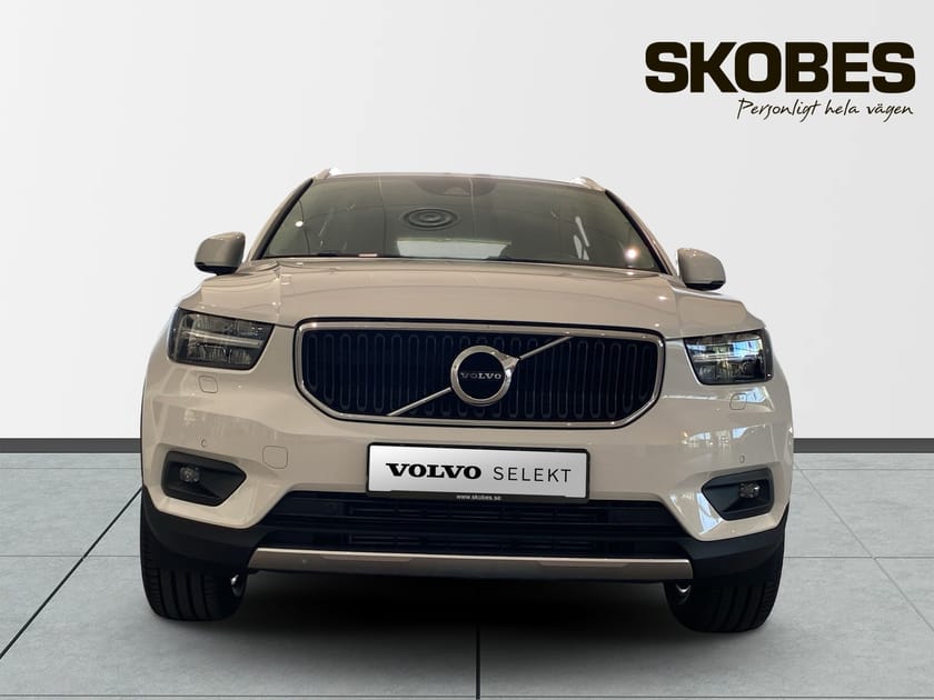 Bild 2 av Volvo XC40 T2 FWD Momentum Parkkamera, Navigator, H/K Ljud, Drag