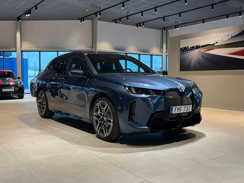 Bild 3 av BMW iX xDrive60 Charged M Sport Pro H/K Drag 4,95%