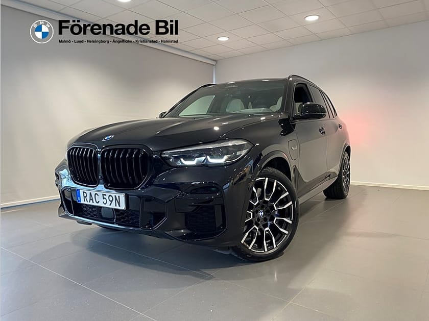Bild 1 av BMW X5 xDrive45e iPerformance 4,95% ränta M-Sport Panoramatak Drag Keyless