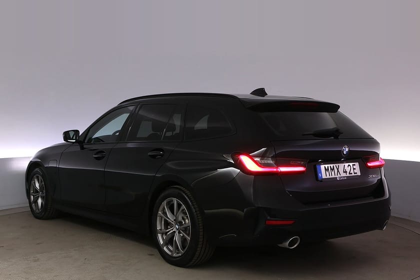 Bild 4 av BMW 330e Touring Sportline PDC Navi Keyless CarPlay