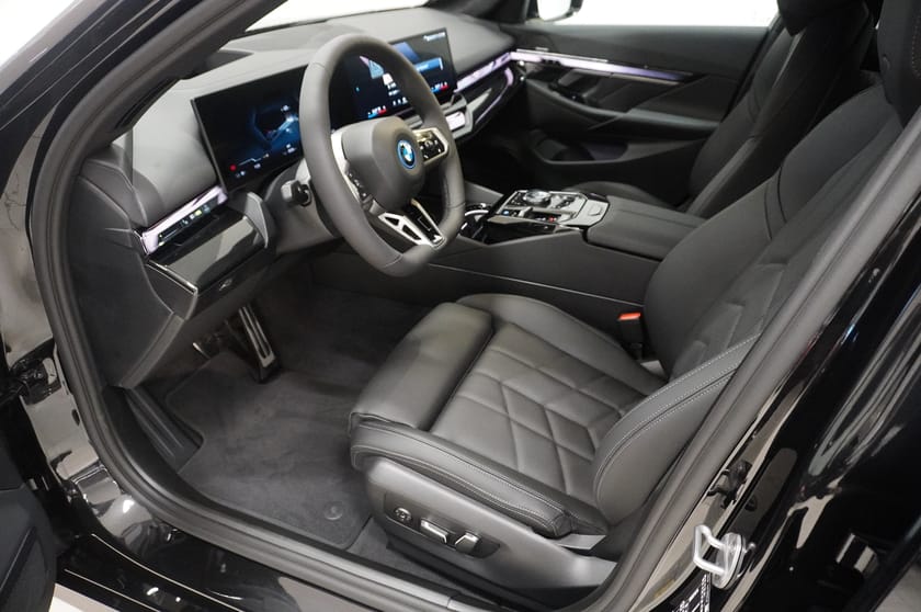 Bild 3 av BMW i5 xDrive40 Touring xDrive  M Sport Business Ed Drag DA Pro H K