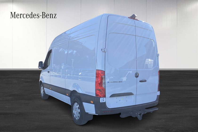 Bild 4 av Mercedes-Benz eSprinter 320 81 kWh Vinterhjul ingår/Räckvidd 268 km/Lastvikt 646 kg