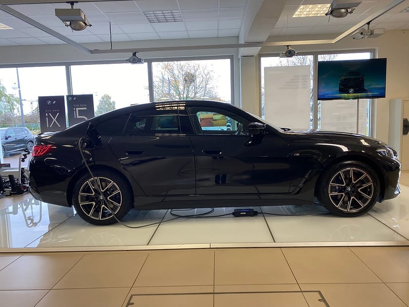 Bild 2 av BMW i4 M60 xDrive Gran Coupé Fully Charged Farth H/K Drag