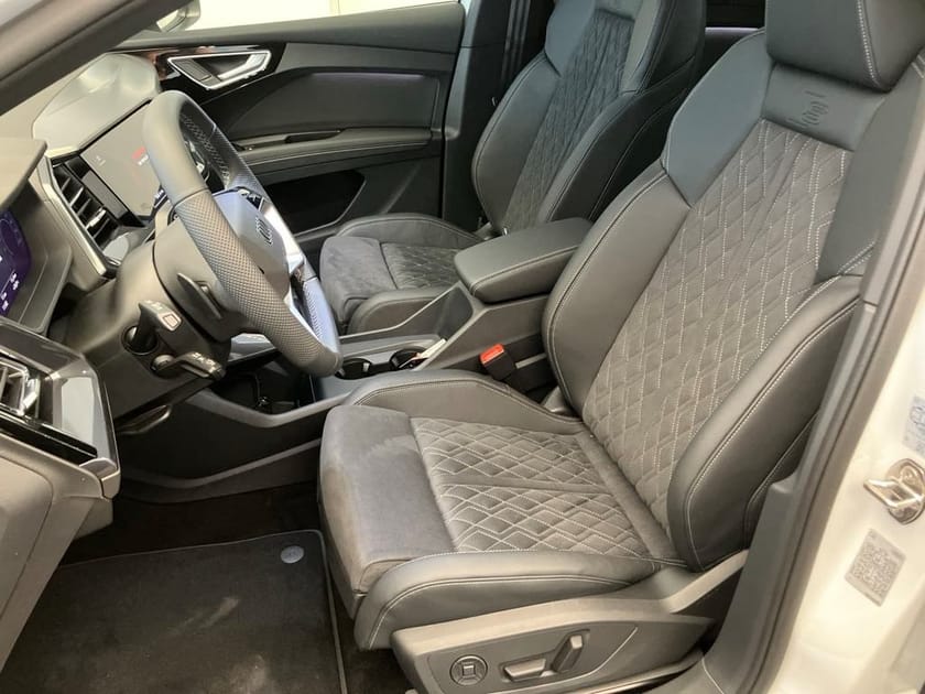 Bild 1 av Audi Q4 45 e-tron quattro quattro, S-line, svart optik