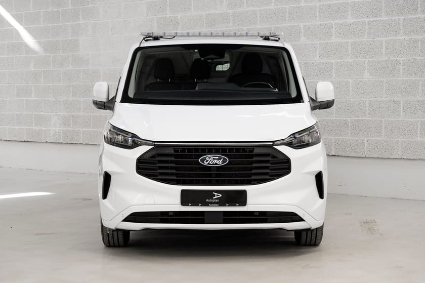 Bilde 4 av Ford Transit Custom 320 2,0 TDCi 170hk L2 Limited AWD ACC/Krok/Kamera