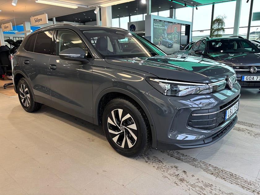 Bild 3 av Volkswagen Tiguan 1.5 eTSI *SUPER DEAL fr. 2 799 kr/mån* Drag + värme pkt
