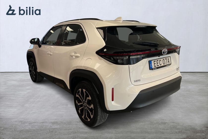 Bild 2 av Toyota Yaris Cross Hybrid AWD-i 1,5 Active Plus Värmare Nyservad