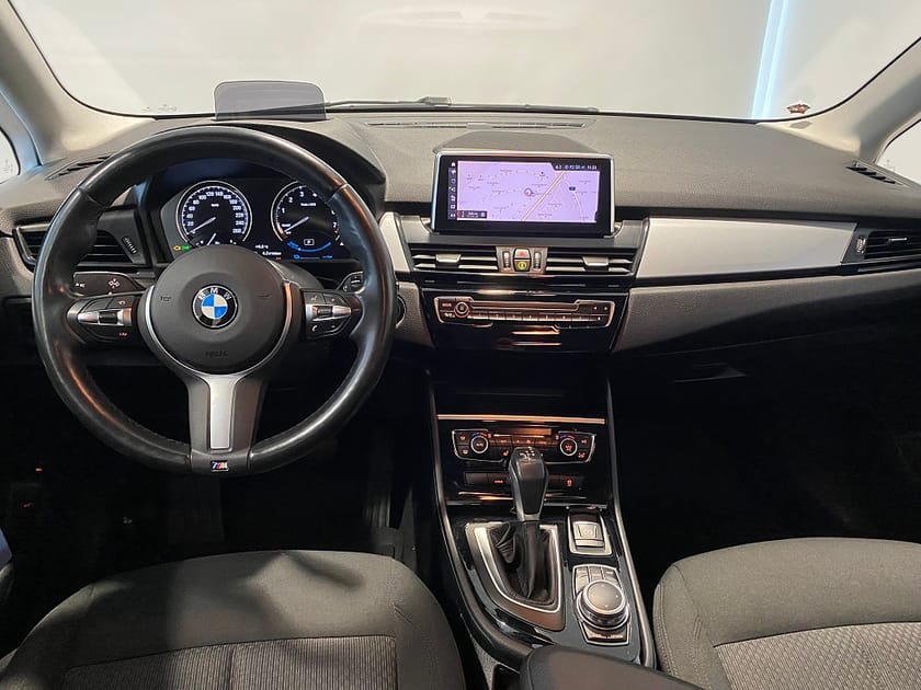 Bild 3 av BMW 225xe Active Tourer Performace Head-Up-Display Rattvärme
