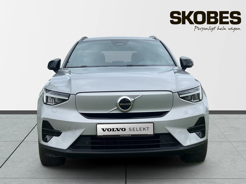 Bild 2 av Volvo XC40 Recharge Core Edition/20"/Tonade rutor