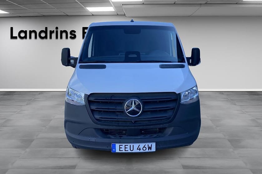 Bild 2 av Mercedes-Benz eSprinter 420 Chassi 81 kWh 113 Flakbil Lastlåda Backkamera