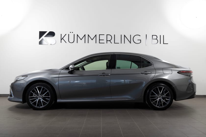 Bild 1 av Toyota Camry Hybrid CVT 218hk Bkamera/Navi/Läder/Elstolar