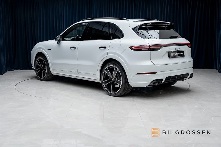 Bild 3 av Porsche Cayenne E-Hybrid Platinum Pano BOSE 360 Drag