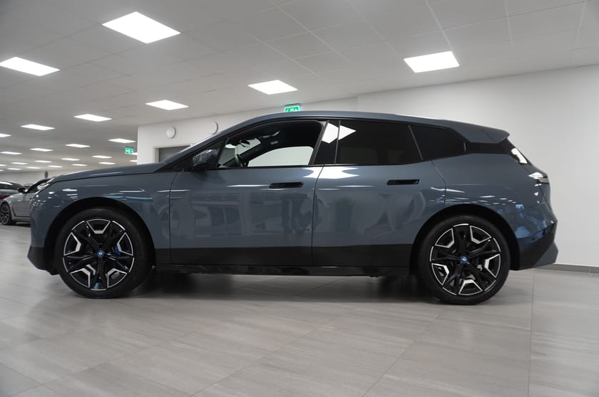 Bild 5 av BMW iX xDrive50 Sport Exclusive Innovation Comfort Drag Multistol hk