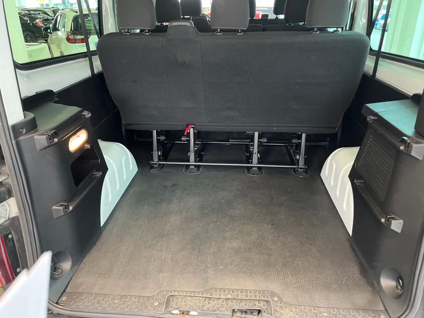 Bild 4 av Renault Trafic Kombi 9-sits Nybesiktgad & Nyservad
