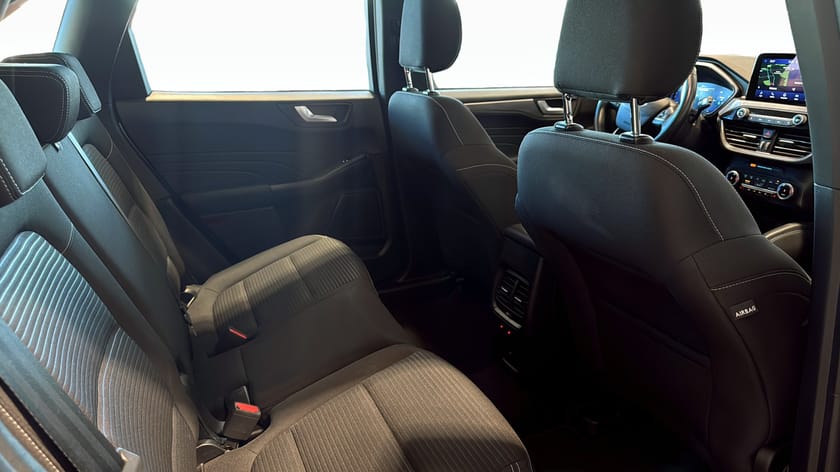 Bild 5 av Ford Kuga Plug-In Hybrid Titanium 225hk Carplay Rattvärme 56km-Elräckvidd