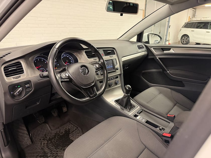 Bild 5 av Volkswagen Golf 5-dörrar 1.4 TSI BMT | SoV-hjul | Ny-Besiktigad