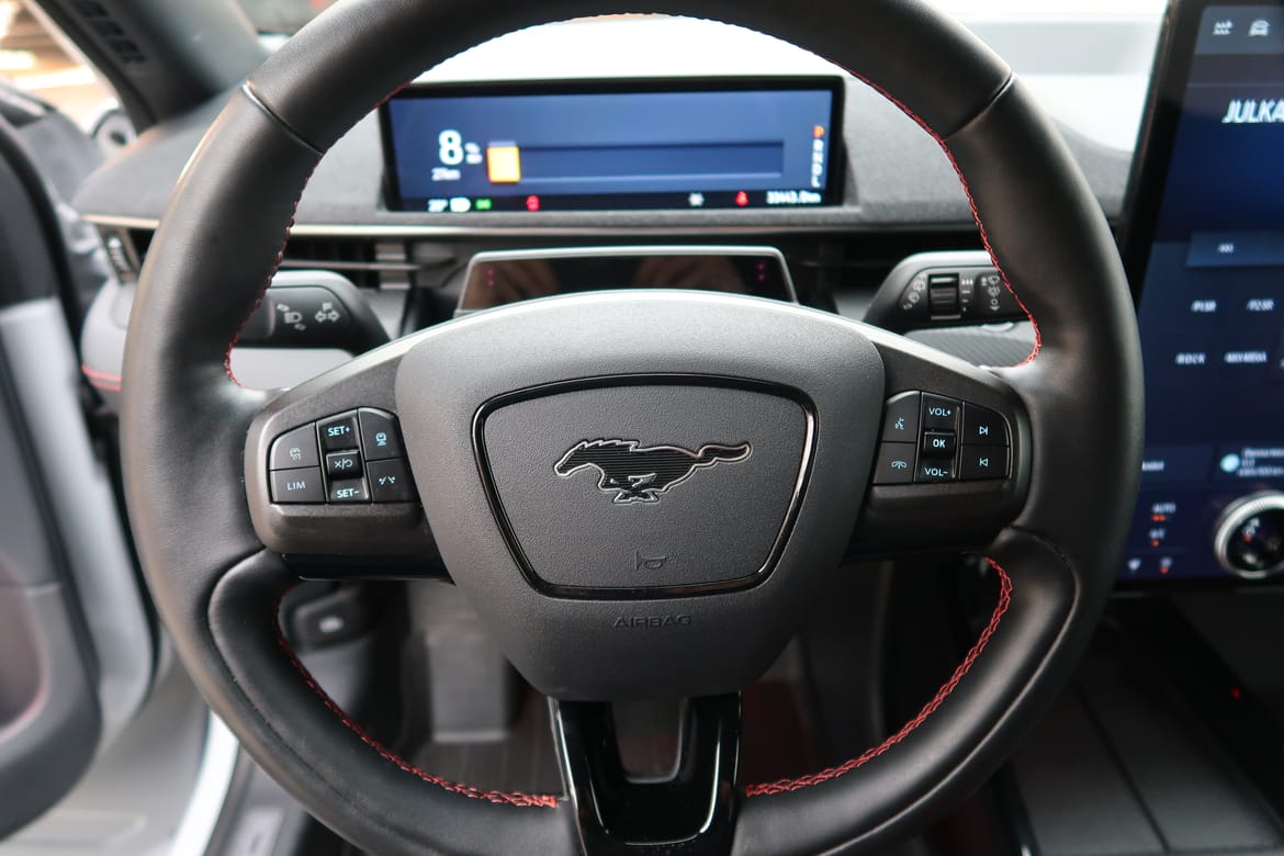 Ford Mustang Mach-E 2022 - miniatyr 16