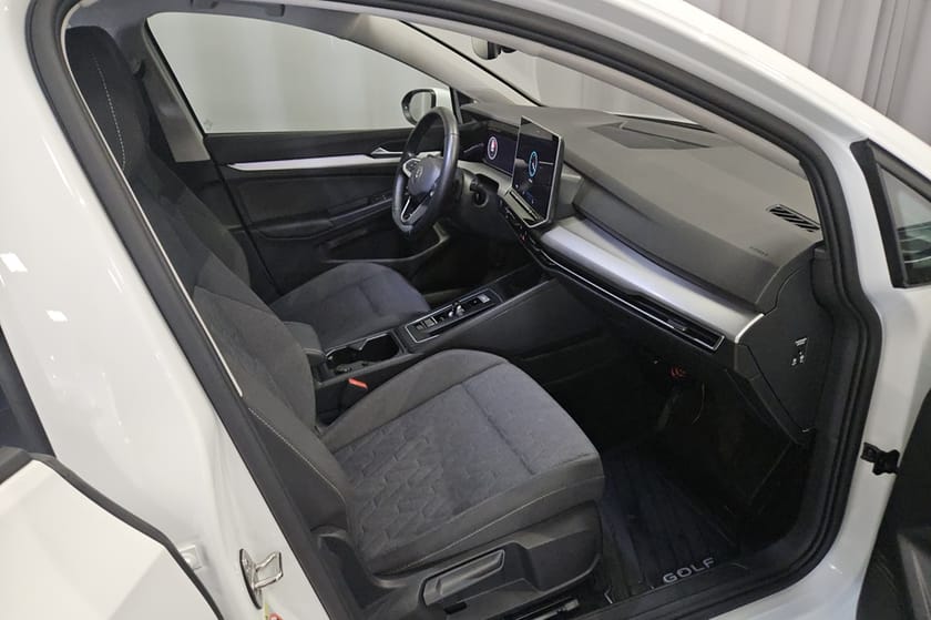 Bild 5 av Volkswagen Golf Life 1.5 eTSI DSG 150HK Drag Aut