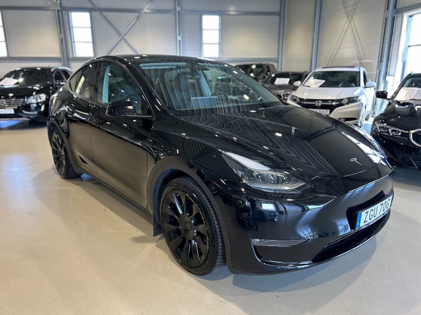 Bild 2 av Tesla Model Y Long Range AWD / Dragkrok / Moms