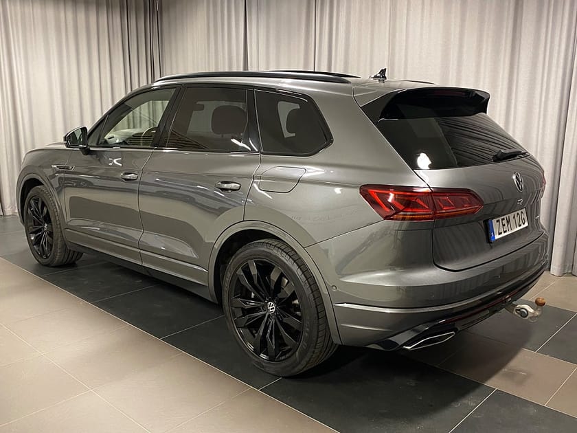Bild 3 av Volkswagen Touareg R eHybrid Innovation Drag Panorama Nightvision