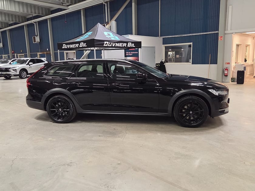 Bild 3 av Volvo V90 Cross Country B4 AWD Aut | Skinn | Värmare | Drag
