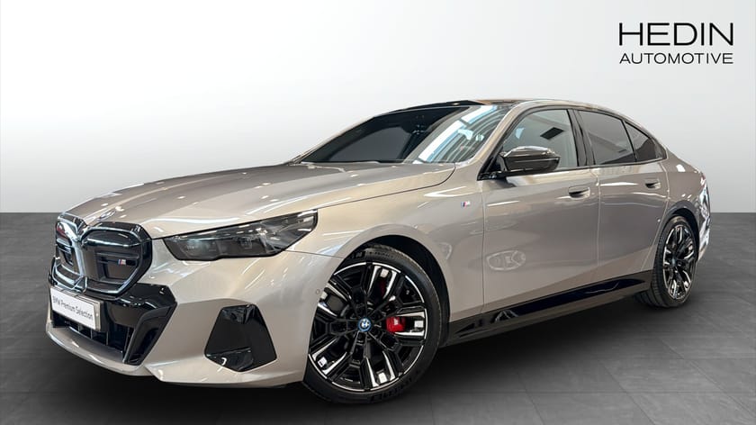 Bild 1 av BMW i5 M60 xDrive Sedan M-Sport Pro Innovation Travel B/W Pano Drag