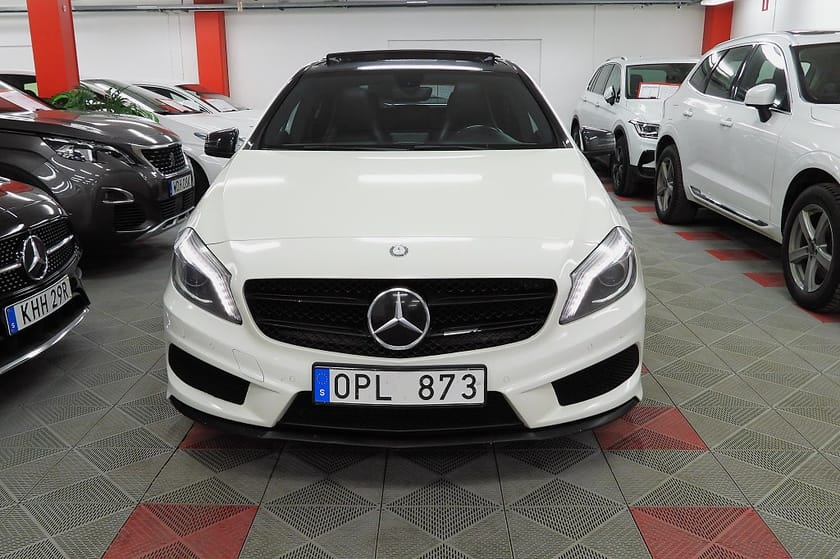 Bild 3 av Mercedes-Benz A 180 CDI 7G-DCT AMG Line Panorama Park-Sensorer Euro 5