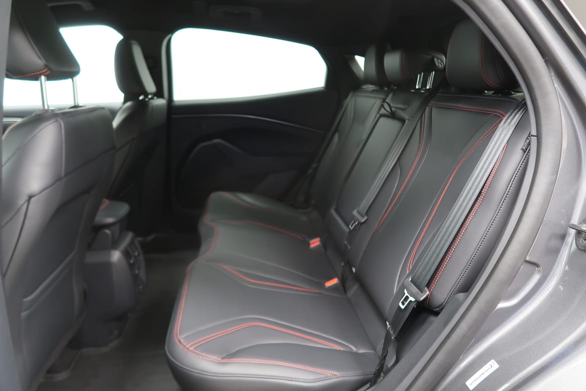 Ford Mustang Mach-E 2023 - miniatyr 5