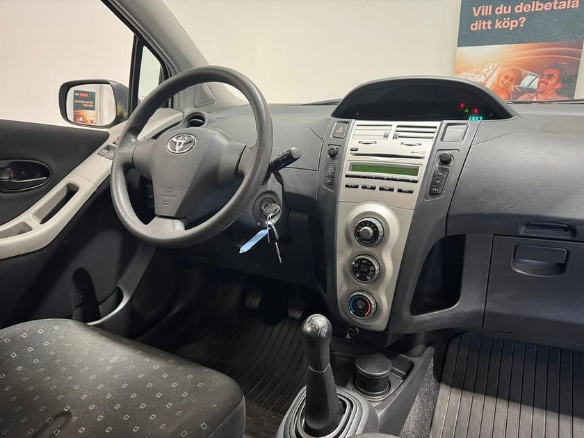 Bild 2 av Toyota Yaris 3-dörrar 1.0 VVT-i Euro 4 Ny besiktigad!