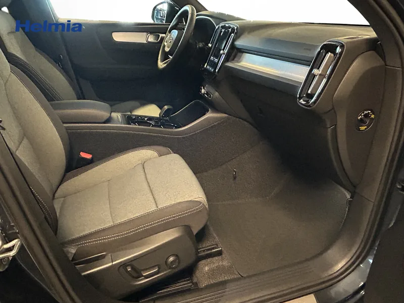 Bild 10 av 13 – Volvo XC40 B3 FWD Bensin Plus Dark  Klimatpaket