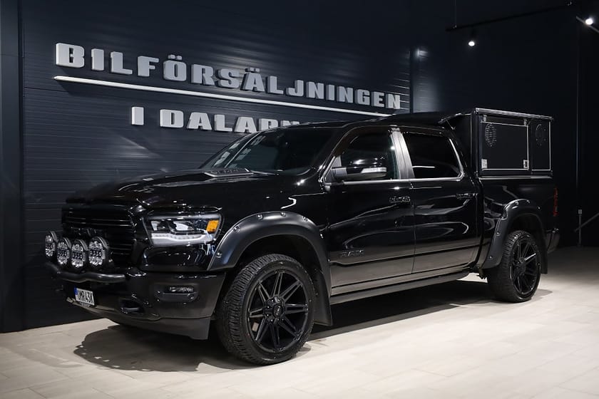 Bild 1 av RAM 1500 Crew Cab Dodge Laramie Night 5.7 V8 Hemi 395hk WT-Metall