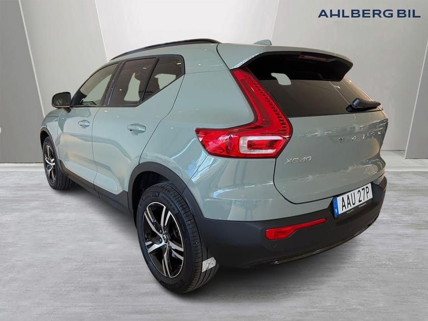 Bild 3 av Volvo XC40 B3 FWD Bensin Plus Dark, Klimatpaket, Förarstödpaket, Parkeringskamera Bak, Baklucka Elmanövrerad, Google Maps
