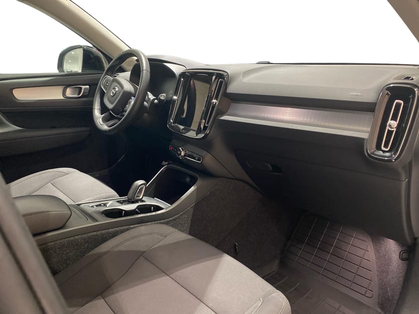 Bild 4 av Volvo XC40 T2 FWD Momentum Advanced - Navigation, Bränslevärmare