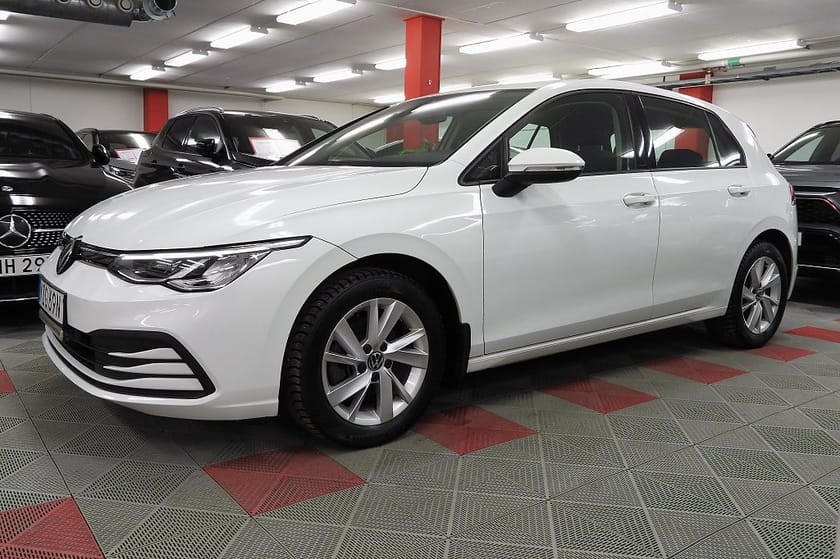 Bild 3 av Volkswagen Golf 1.0 eTSI Mildhybrid SoV Hjul CarPlay Base Moms