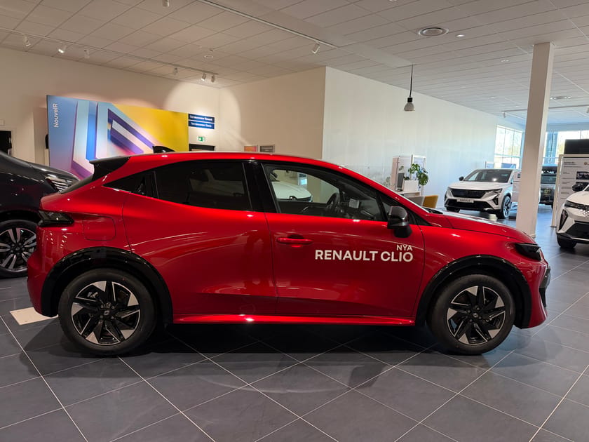 Bild 2 av Renault Clio TCe 115 techno 5-d, Automat, Privatleasing fr.3990:- 5000:- PRESENTKORT HOTELLVISTELSE VID KÖP AV NY RENAULTT