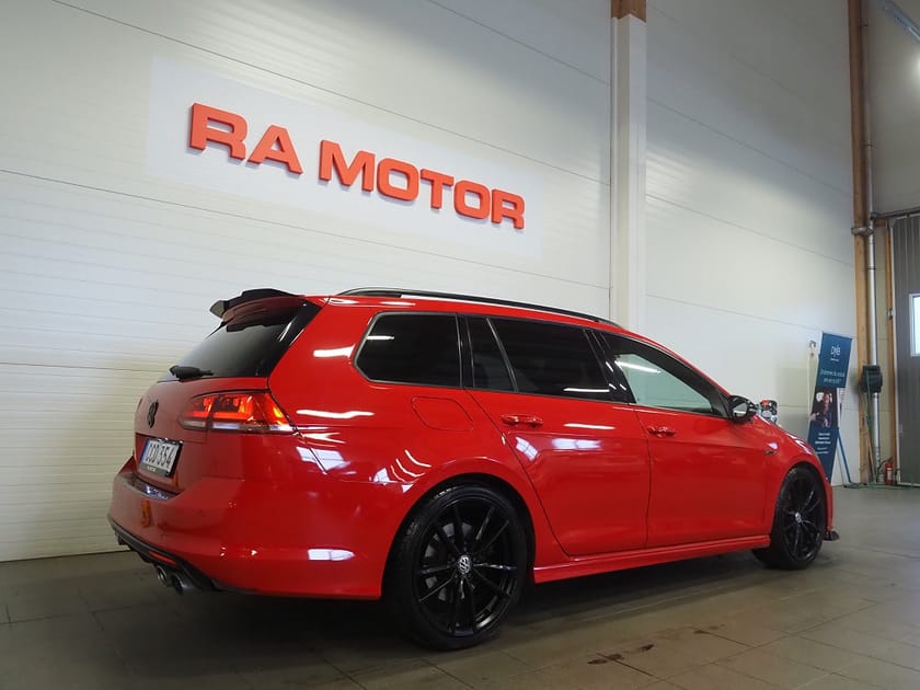 Bild 4 av Volkswagen Golf Sportscombi R SC 2.0 TSI 300hk DSG 4M | Pano | Skinn | Dynaudio |