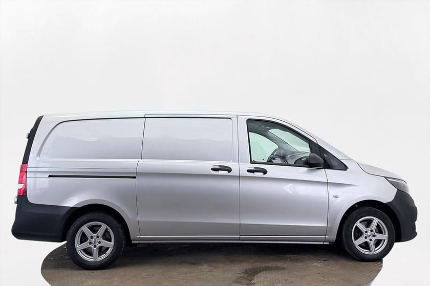 Bild 5 av Mercedes-Benz Vito 114 CDI 2.8t Aut Drag Inredd 3-sits MOMS 136hk