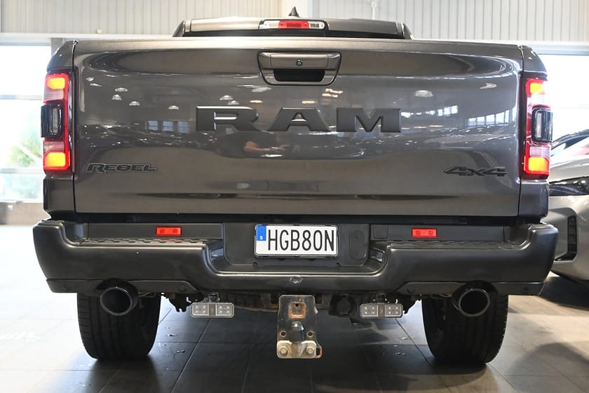 Bild 4 av RAM 1500 Crew Cab V8 HEMI REBEL Luft Pano Alpine