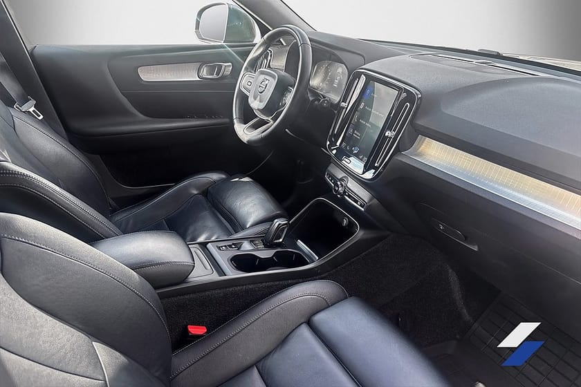 Bild 5 av Volvo XC40 D4 AWD Momentum Intro Edition Helskinn Värmare Drag