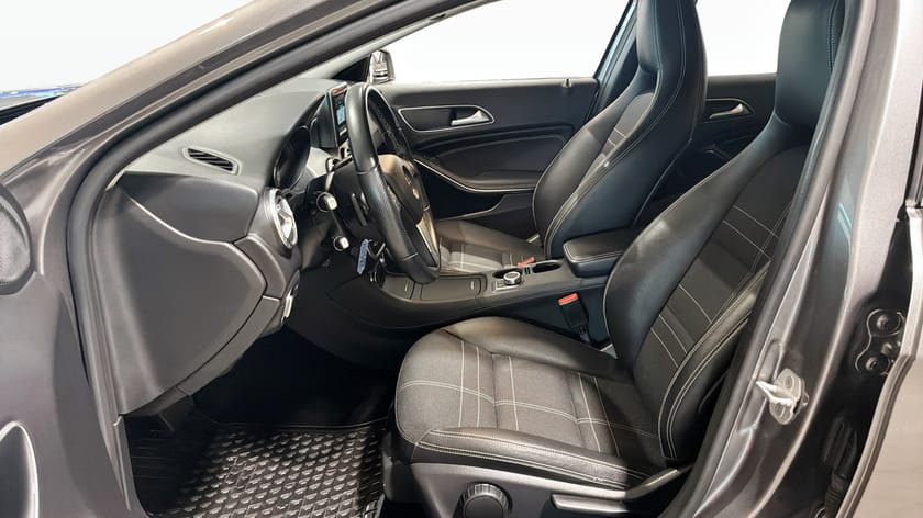 Bild 3 av Mercedes-Benz GLA 220 CDI 4MATIC 7G-DCT