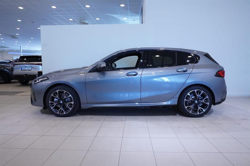 Bild 3 av BMW 120 M Sport Premium DA H K Navigation Rattvärme
