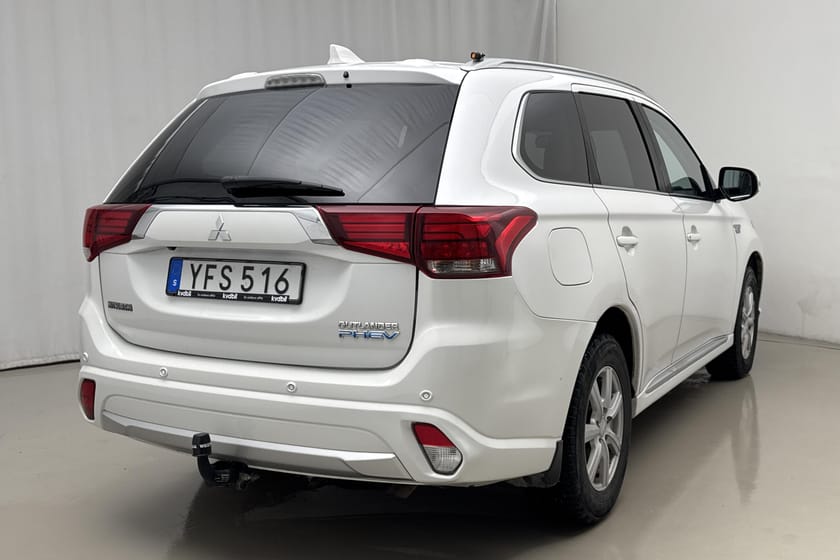 Bild 3 av Mitsubishi Outlander PHEV 2.0 Plug-in Hybrid 4WD (121hk) City
