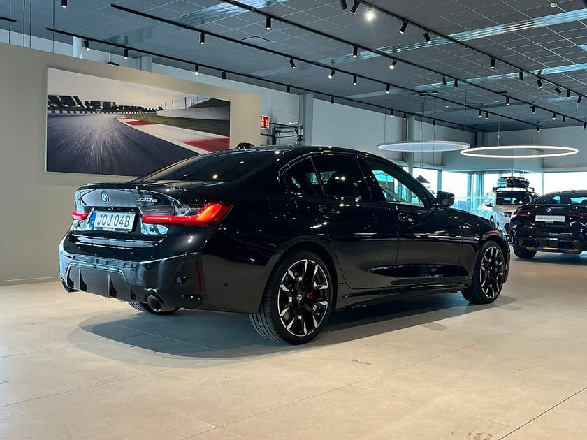 Bild 4 av BMW 330e xDrive Sedan M Sport Pro Harman Kardon Adapt Farth Drag 4,95%