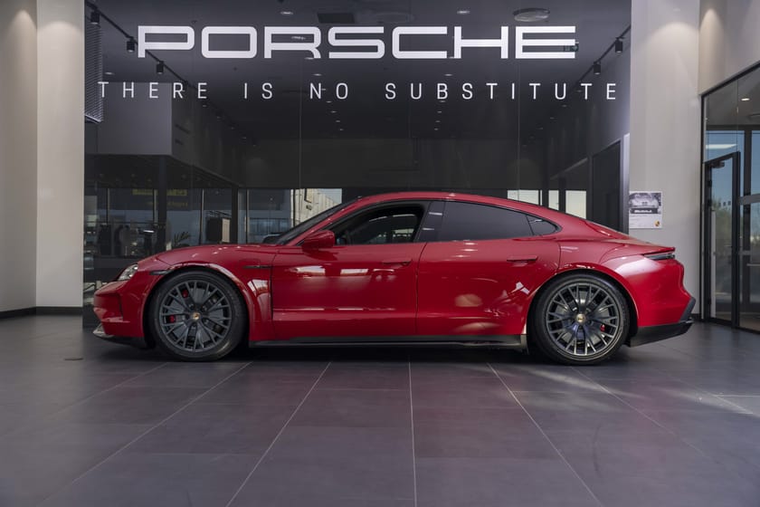 Bilde 2 av Porsche Taycan GTS ActiveRide,HUD,21",Soft-close,360,Bak.aks.sty+++