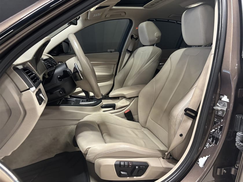 Bild 5 av BMW ActiveHybrid 3 Steptronic 340hk Pano HUD H K Navi Kamera Komfort Elstol Helljusassistent