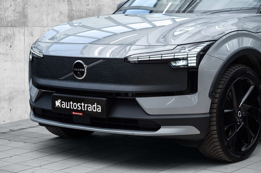 Bilde 2 av Volvo EX30 Cross Country Twin Motor Performance Ultra, 20` Vinter, Glasstak, Navi, 360` kamera