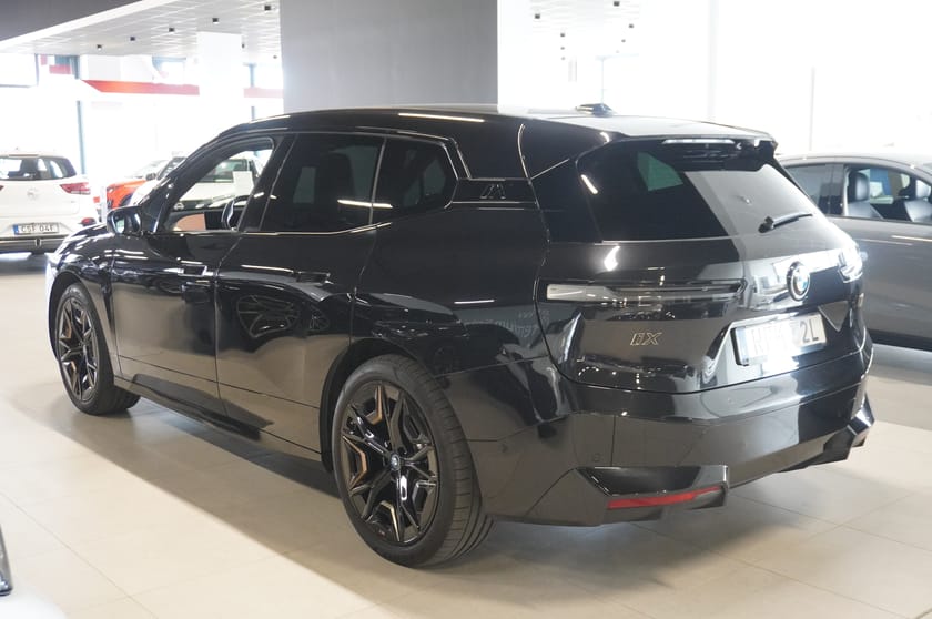 Bild 3 av BMW iX M60 Drag Luftfjädring Bowers Wilkins Värmekomfort
