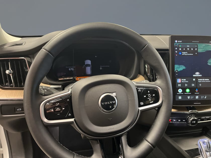 Bild 5 av Volvo XC60 T6 AWD Plus Dark Nordic Edition//360-kamera//Drag//