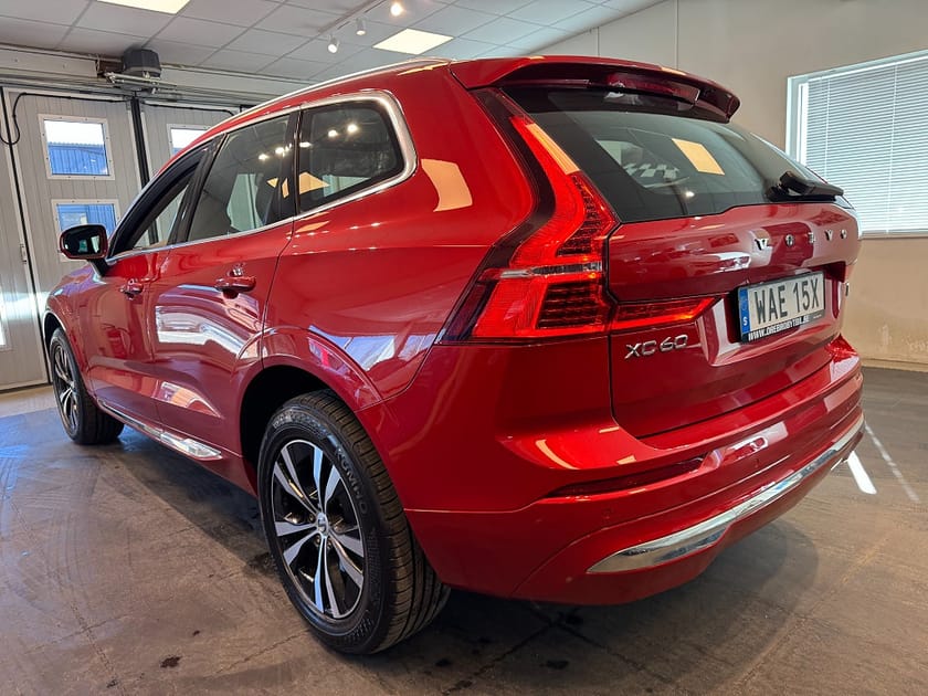 Bild 3 av Volvo XC60 Recharge T6 AWD Core Edition Pano Skinn Drag 18,8kWh